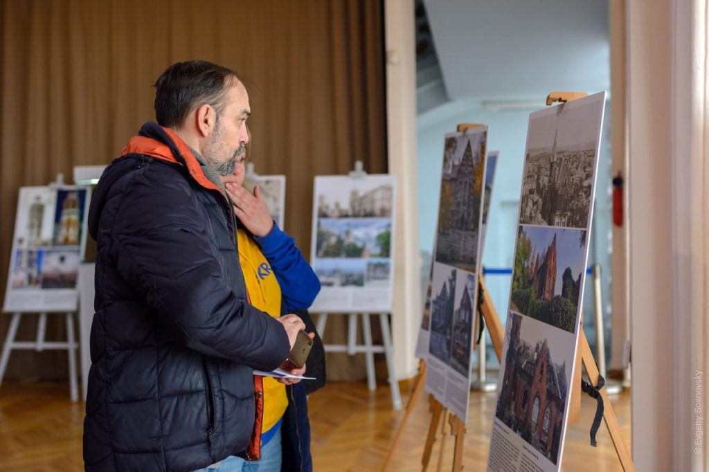 Експонування виставки ”Вписані в історію – зруйновані війною” в м. Києві. Квітень 2023 р. – 2 (1)