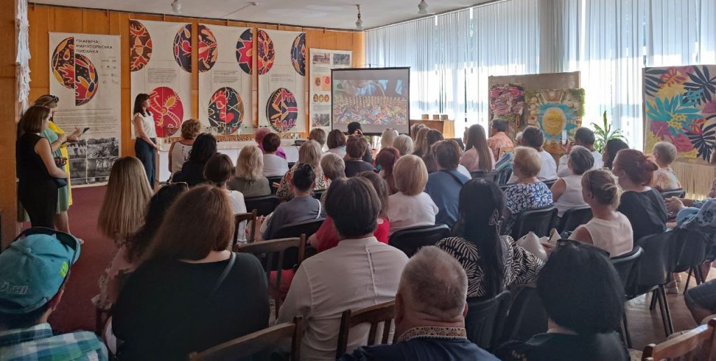 Відкриття виставки “Іканича: маріупольська писанка” у Чернівцях