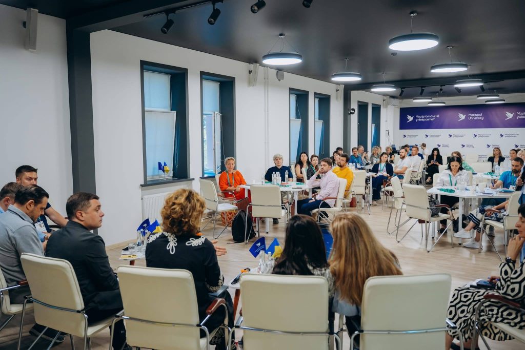 Друга панельна дискусія з розбудови концепції збереження локальної ідентичності тимчасово окупованих громад
