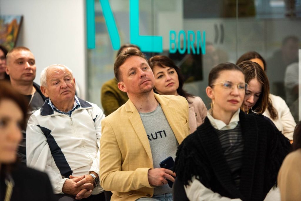 У межах public talk учасники та учасниці мали можливість представити власні ініціативи та досвід