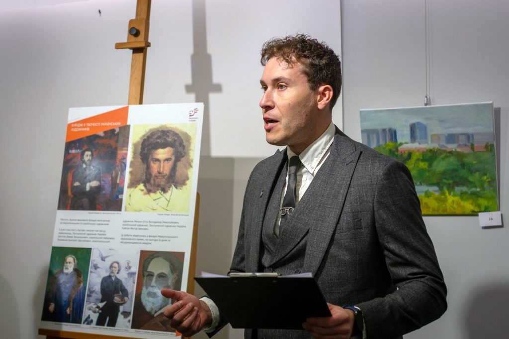 Учасники фінісажу пленеру в межах мистецької ініціативи «Меморіал Архипа Куїнджі»