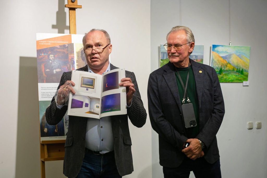 Учасники фінісажу пленеру в межах мистецької ініціативи «Меморіал Архипа Куїнджі»