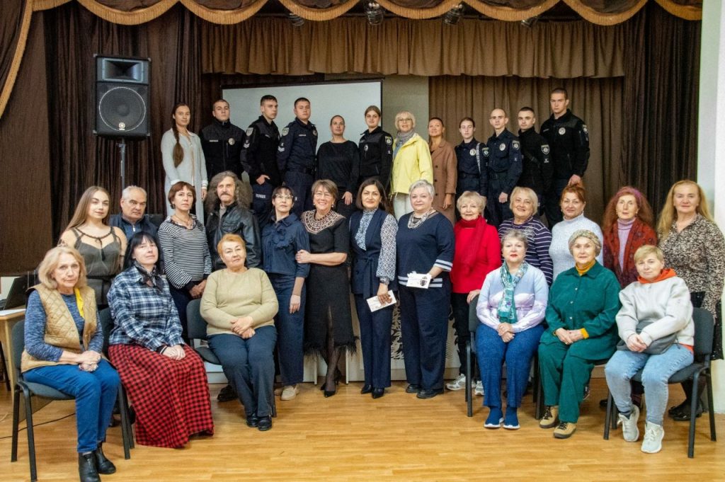 2 жовтня в Одесі відкрилась виставка “Іканича: маріупольська писанка”