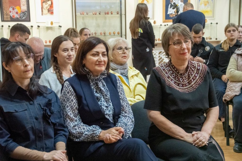 2 жовтня в Одесі відкрилась виставка “Іканича: маріупольська писанка”